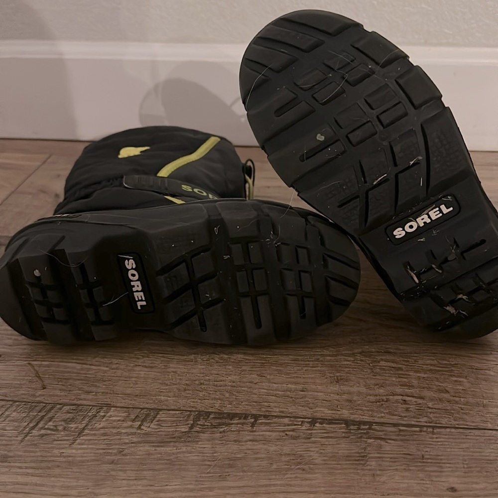 Sorel snow boots - Picture 3 of 4